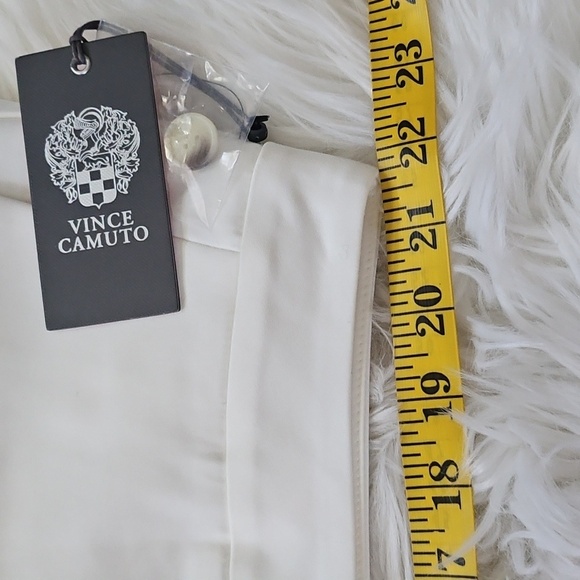 Vince Camuto Off- White Tailored Shorts with 6" Inseam - Picture 10 of 12